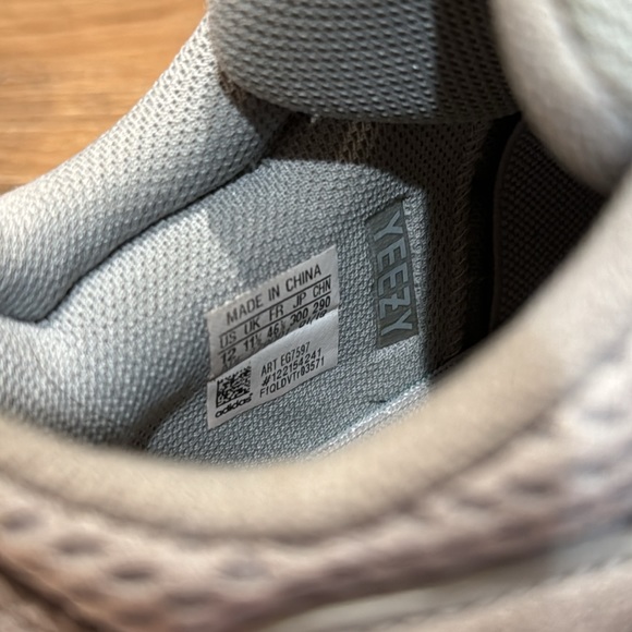 YEEZY Boost 700 Inertia Size 12 - Picture 11 of 11